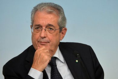 Vendere gli immobili e tagliare la spesa: la manovrina di Saccomanni