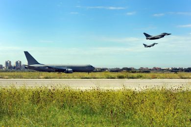 Dirottamento simulato a Pratica di Mare e altre foto del giorno, 8.10.2013