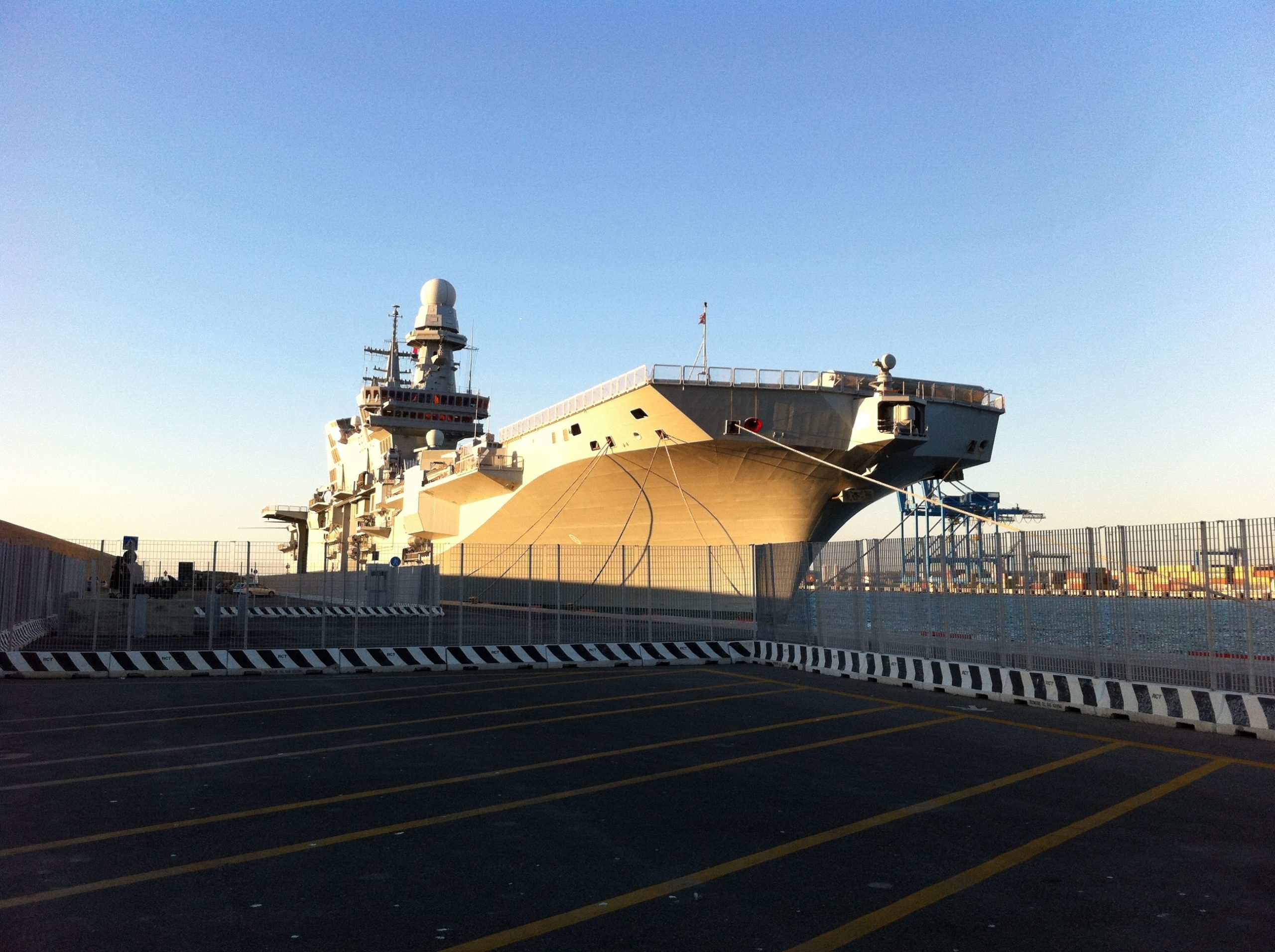 La portaerei “Cavour” in missione in Africa