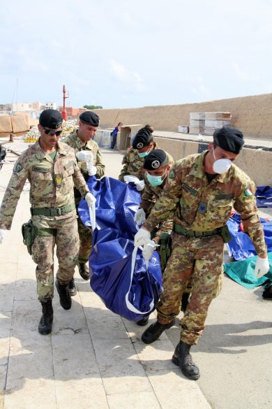 Arriva l’esercito a Lampedusa