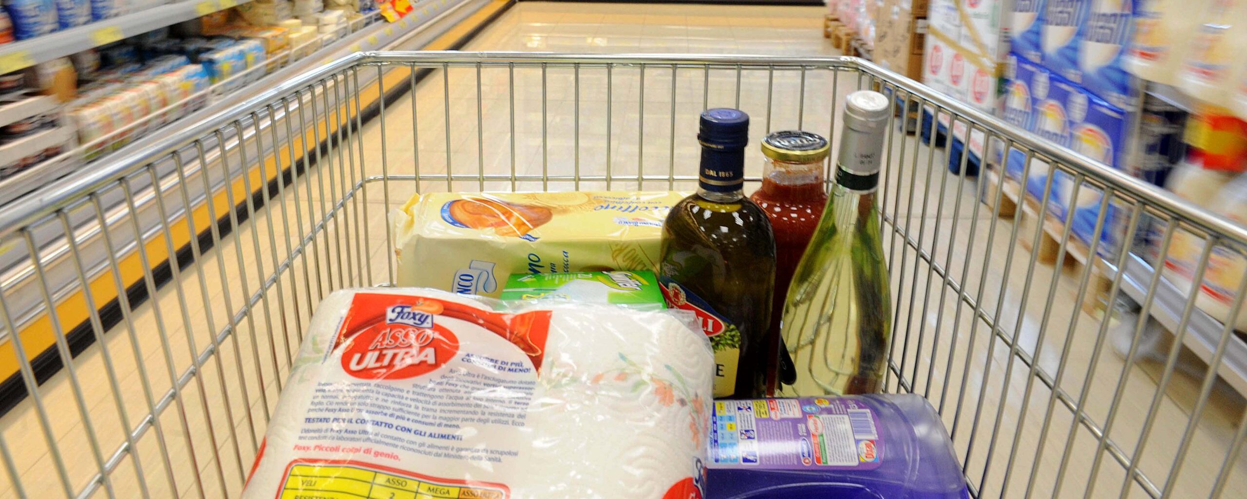 Crollo dei consumi: i prodotti che non compriamo più Crollo dei consumi: i prodotti che non compriamo più