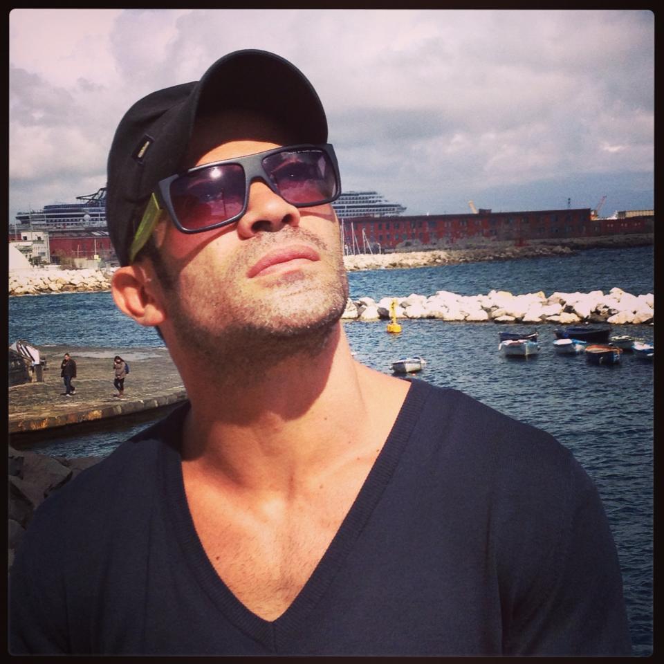 Gianni Sperti torna sui banchi di scuola