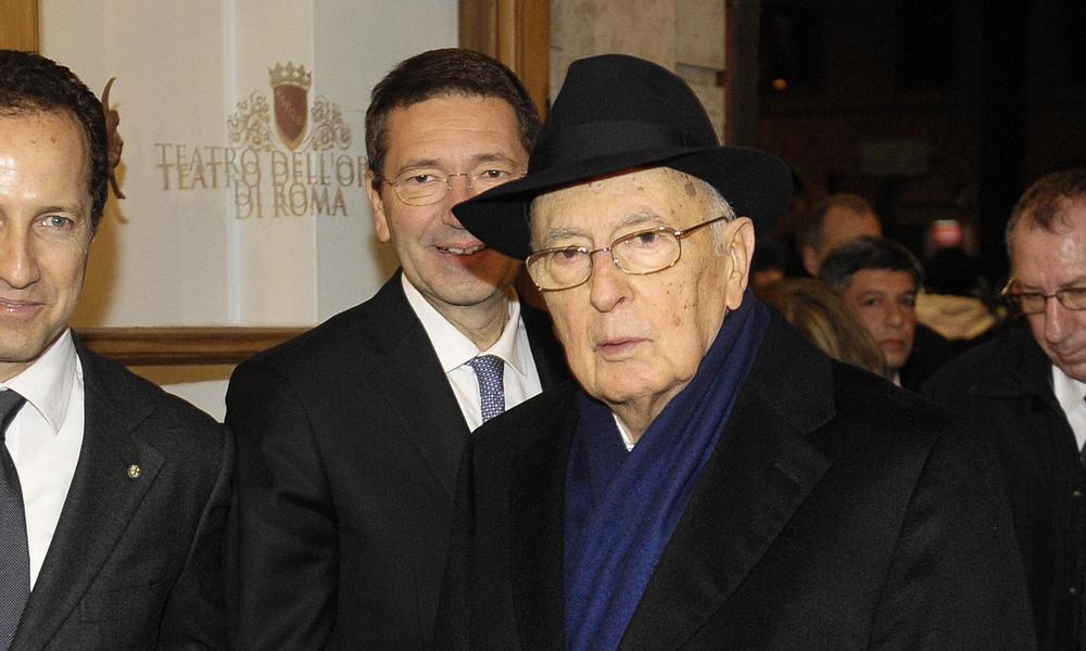 Napolitano rimanda il governo alle Camere