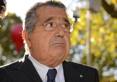 De Benedetti, tutte le contraddizioni sull’amianto all’Olivetti