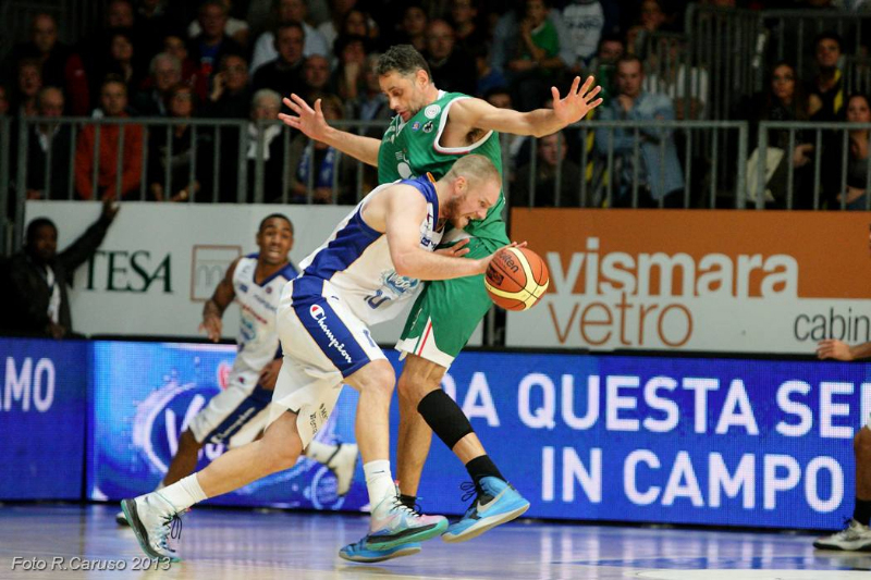 Basket serie A: Brindisi capolista, Cantù batte Siena