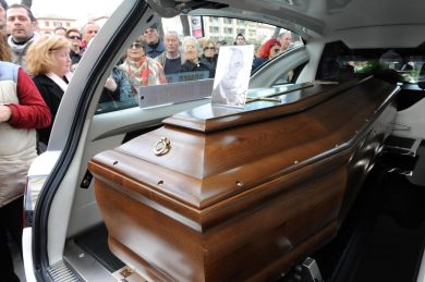 Suicidi e crisi: numeri e motivi del boom