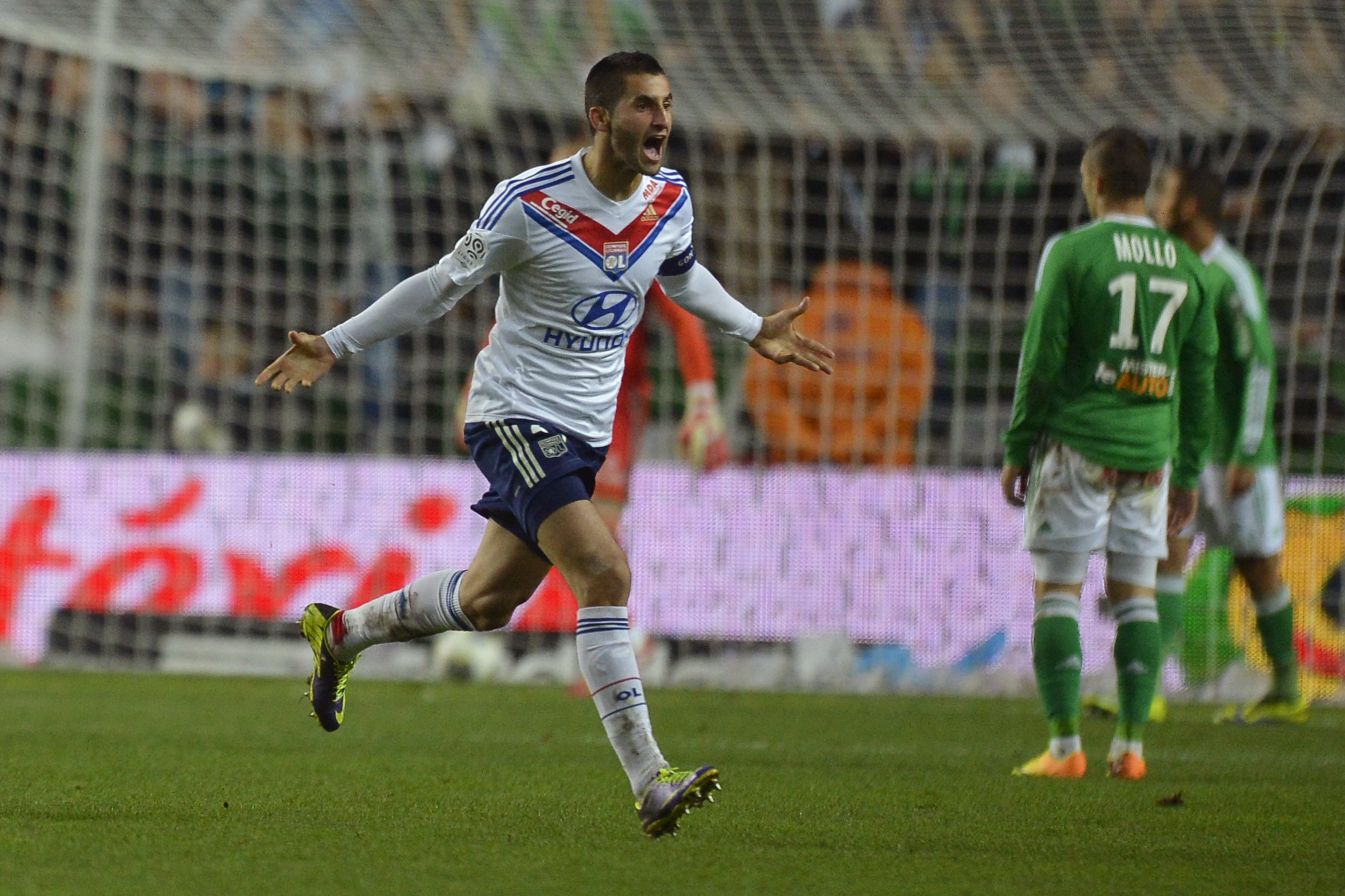 Napoli alla francese, stretta finale per Gonalons