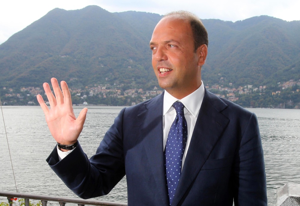 Alfano, ecco qui la macchina del fango