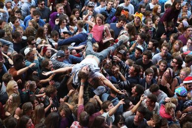 Dieci canzoni per il weekend: da David Bowie ai Ministri