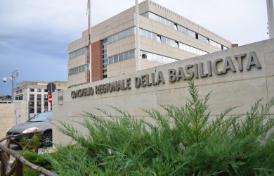 Tv, gioielli e mozzarelle di bufala. Le spese folli dei consiglieri lucani