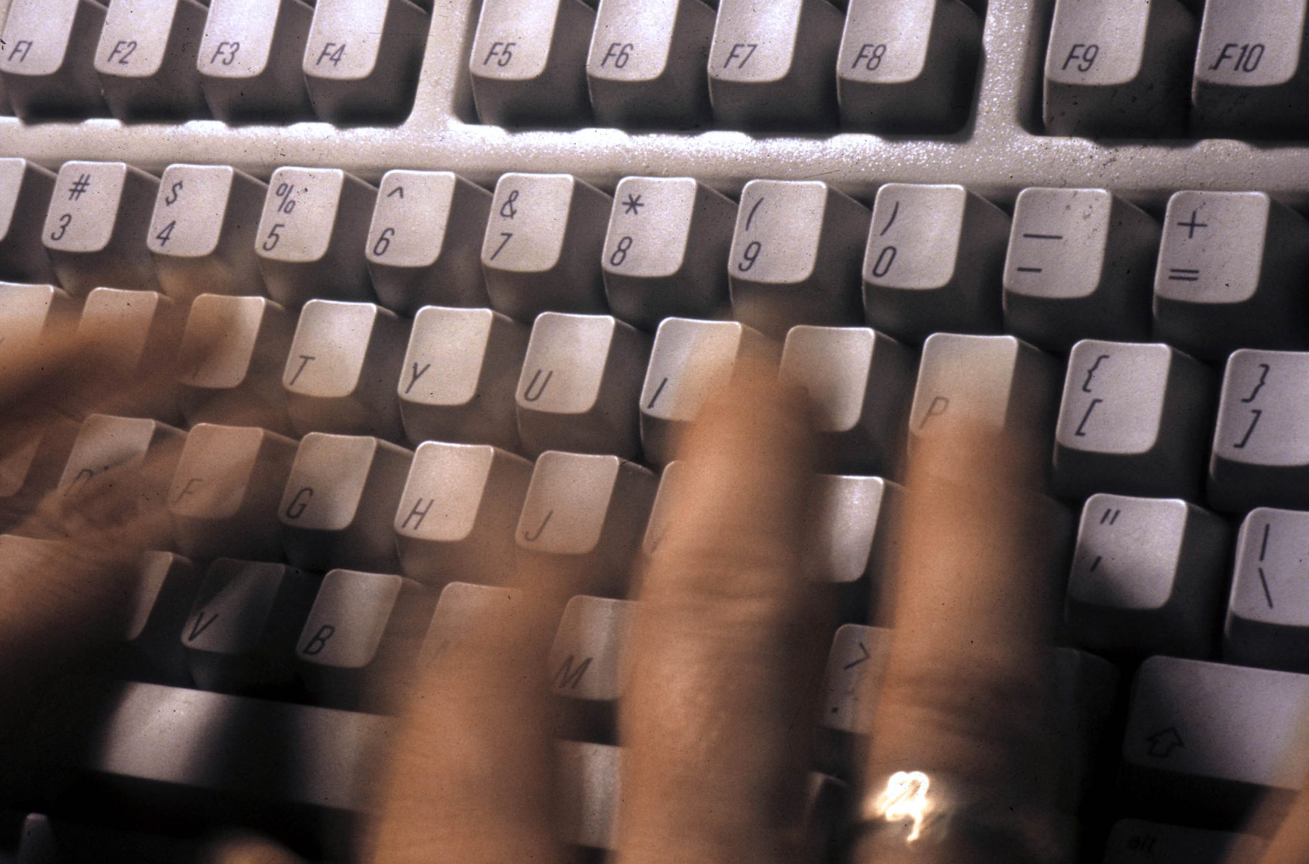 Hacker: come proteggere la propria azienda in cinque mosse Hacker: come proteggere la propria azienda in cinque mosse