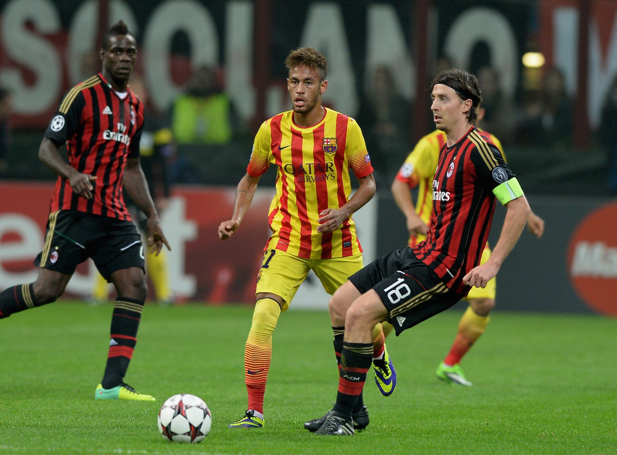 Messi e arbitro: Milan k.o. a Barcellona Messi e arbitro: Milan k.o. a Barcellona