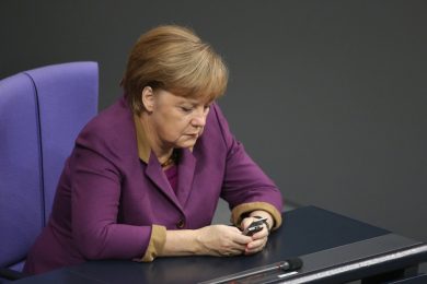Spionaggio, Merkel intercettata e mazziata