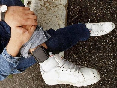 Lo scandalo del braccialetto elettronico per i detenuti