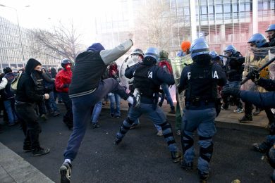 Milano: scontri tra Polizia e studenti