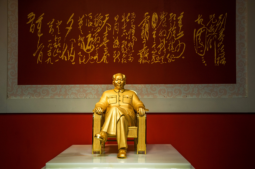Una statua in oro di Mao Tse-tung e altre foto del giorno, 13.12.2013 Una statua in oro di Mao Tse-tung e altre foto del giorno, 13.12.2013