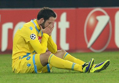 Napoli meraviglia. Batte l’Arsenal ma non basta