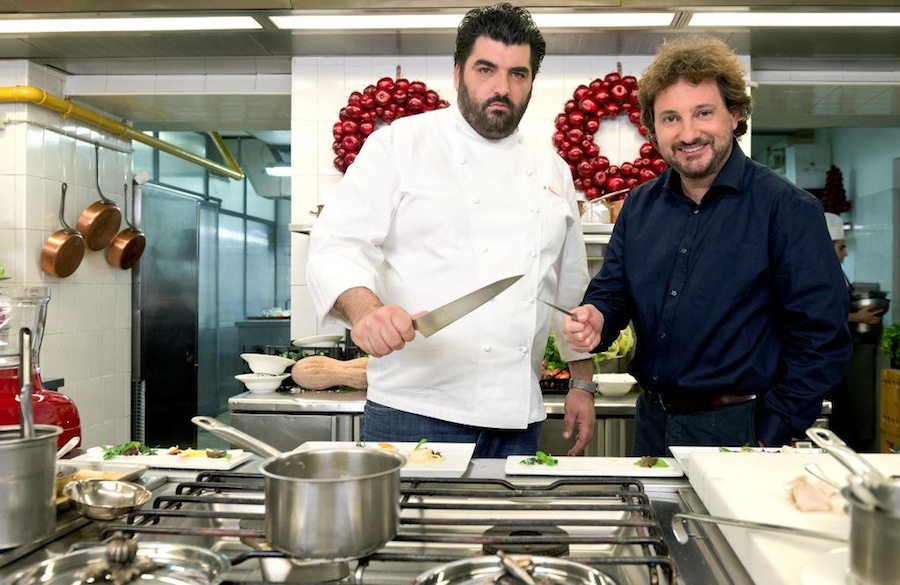 Natale con Cannavacciuolo: il super chef in cucina con Pieraccioni Natale con Cannavacciuolo: il super chef in cucina con Pieraccioni