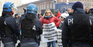 Io, poliziotto senza casco, davanti ai forconi