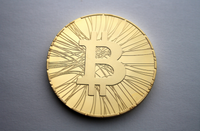 Bitcoin, Pechino impone lo stop