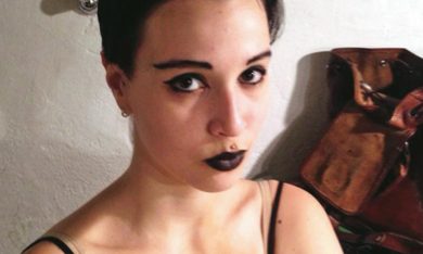 Nina, che gioca a fare la rivoluzione