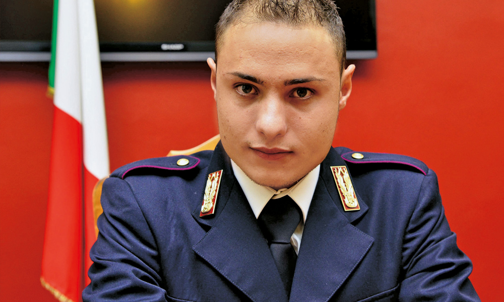 La vera storia di Salvatore, l’agente baciato dalla No-Tav La vera storia di Salvatore, l’agente baciato dalla No-Tav