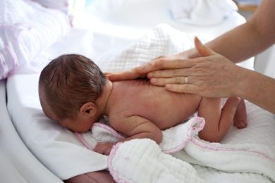 Tutta la verità sulla bambina di Londra (e sulla mamma “pazza”)