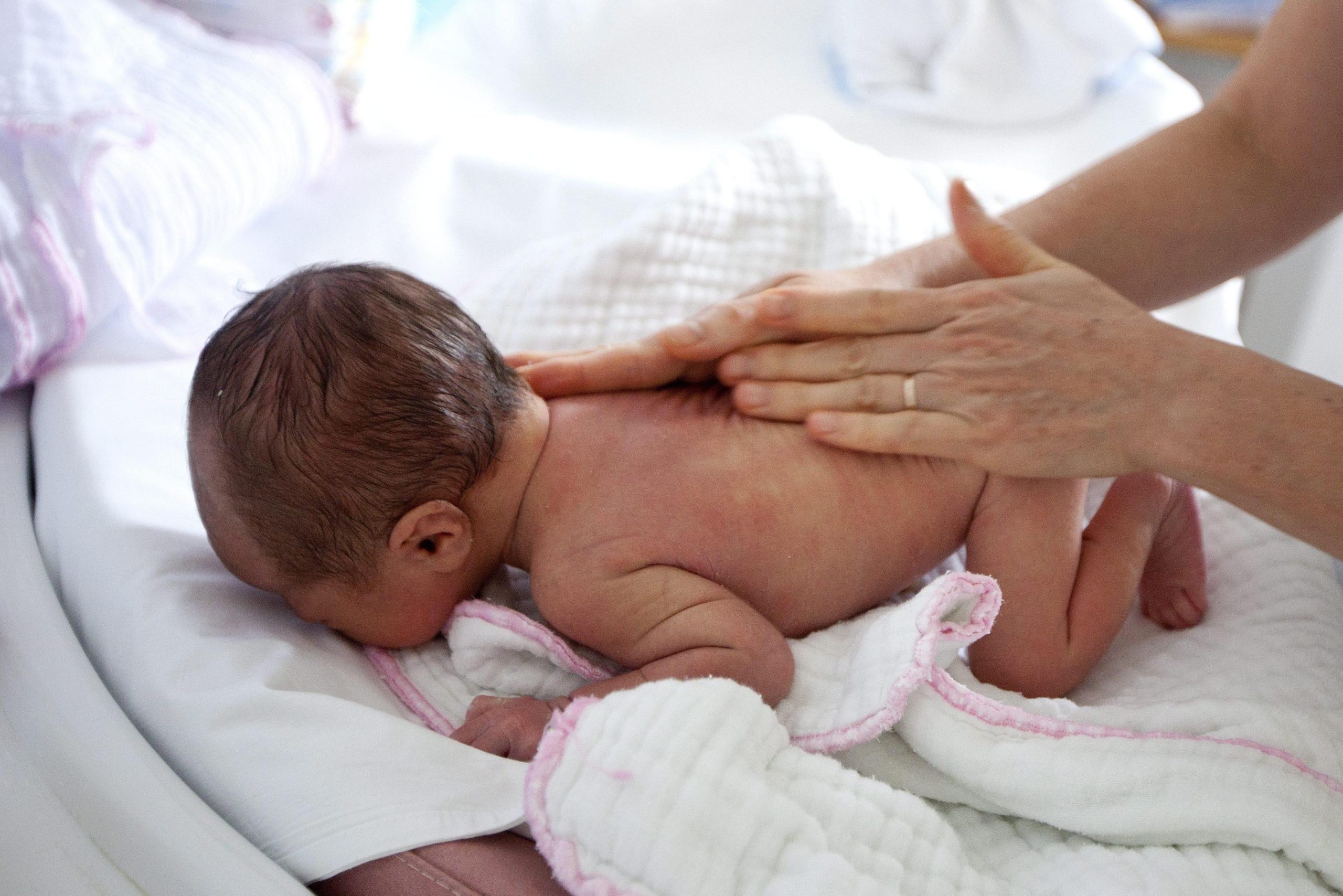 Tutta la verità sulla bambina di Londra (e sulla mamma “pazza”)