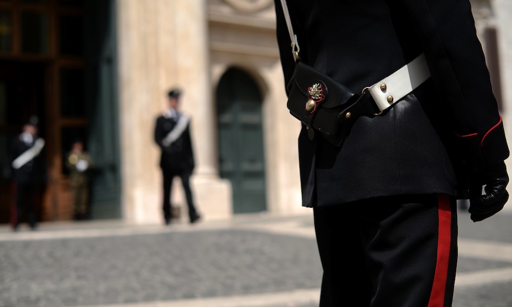 Via la scorta a Ultimo anche se Riina minaccia Via la scorta a Ultimo anche se Riina minaccia