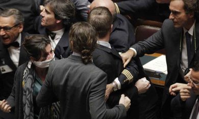 Ghigliottina e risse nella storia repubblicana