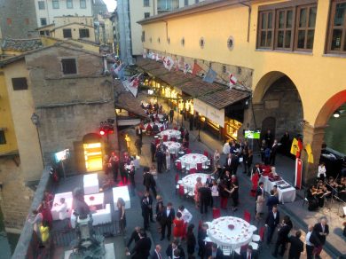 Renzi e la Ferrari su Ponte Vecchio: anatomia di una bugia