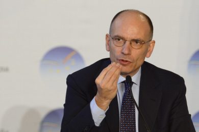 Panorama: restano i fondi ai partiti, un bluff il taglio al finanziamento pubblico