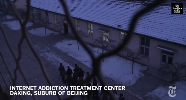 Dipendenza da Internet: in Cina ci sono i “campi” per curarla Dipendenza da Internet: in Cina ci sono i “campi” per curarla