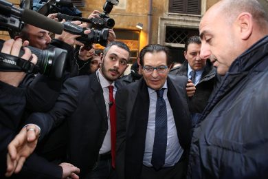Crocetta e il ricatto dei dipendenti