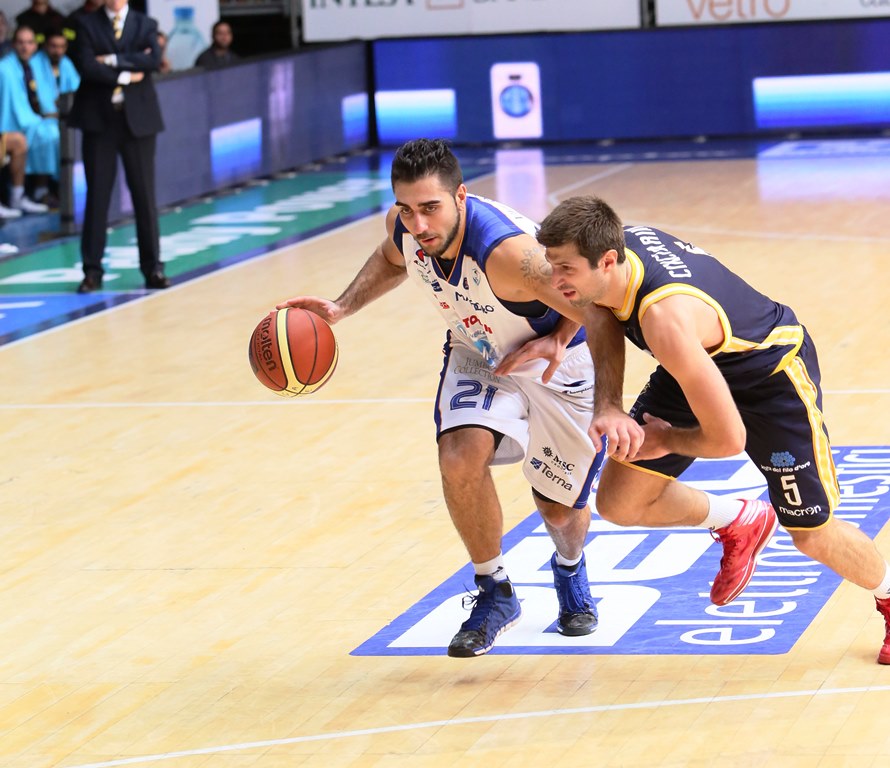 Battiamo Sassari e restiamo primi in Campionato (mentre procede la marcia in Eurocup) Battiamo Sassari e restiamo primi in Campionato (mentre procede la marcia in Eurocup)