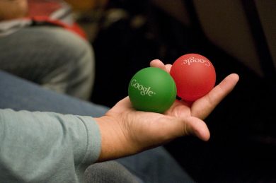 Google cambia la pagina dei risultati, ma il vero obiettivo è eliminarla