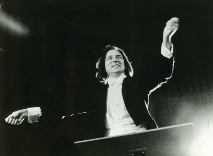 È morto Riz Ortolani, il maestro delle colonne sonore È morto Riz Ortolani, il maestro delle colonne sonore