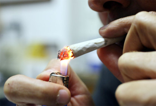 Droghe leggere e prostituzione: le opinioni degli italiani Droghe leggere e prostituzione: le opinioni degli italiani