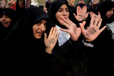 50 iraniani, una domanda: “se potessi fare tutto, cosa sceglieresti?”