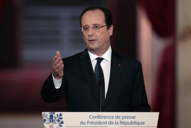 Hollande: sgravi alle imprese per 30 miliardi di euro