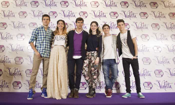 Martina Stoessel: anch’io, come Violetta, canterò per i miei fan Martina Stoessel: anch’io, come Violetta, canterò per i miei fan