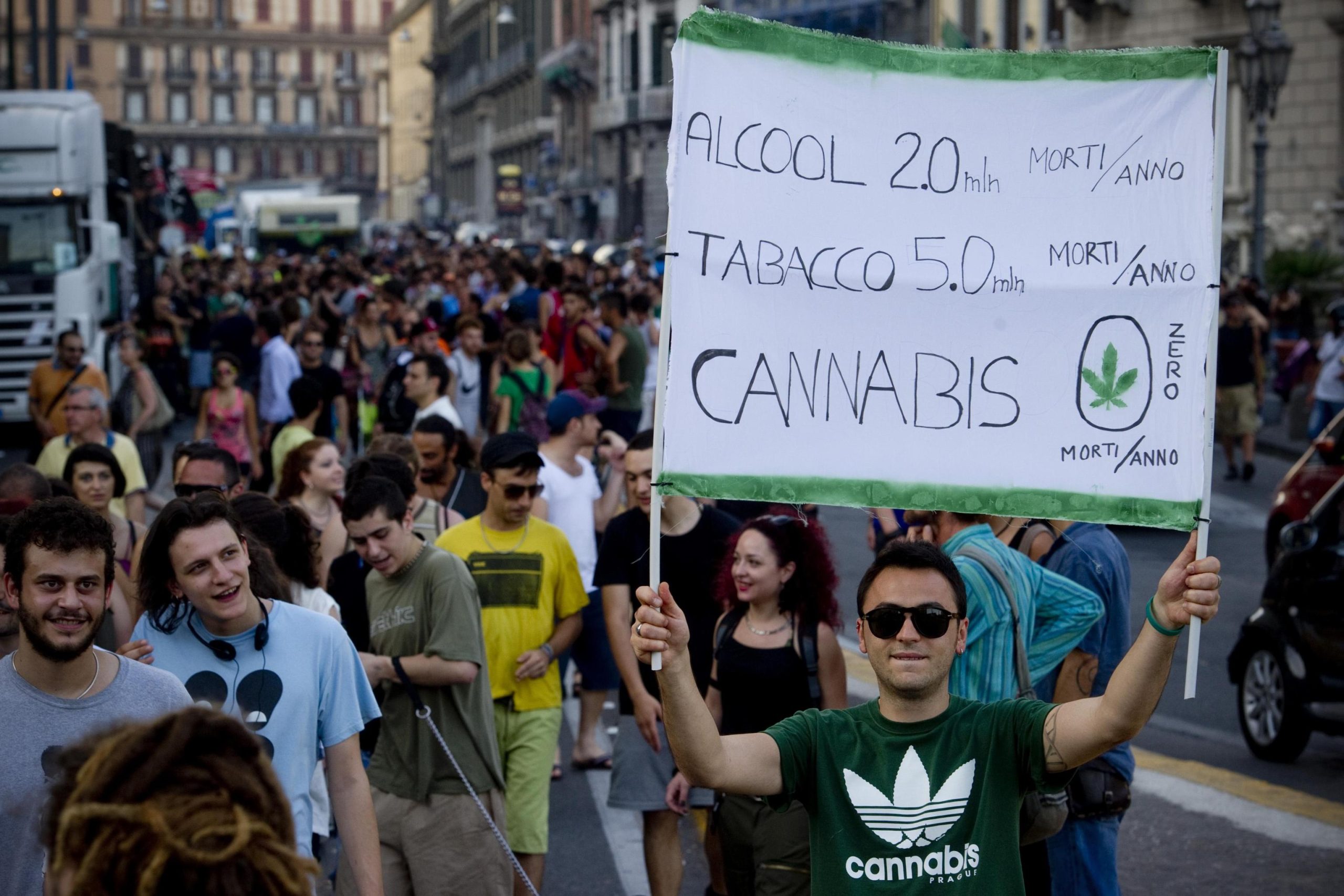 Liberalizziamo le droghe leggere Liberalizziamo le droghe leggere