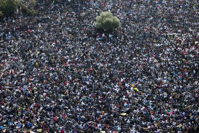 Israele, i migranti africani manifestano in massa