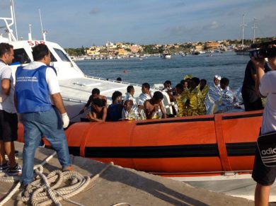 Immigrazione: nel 2013 sbarchi triplicati (e costi record)