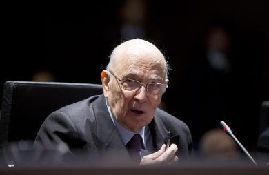 Napolitano, il Cav. convitato di pietra