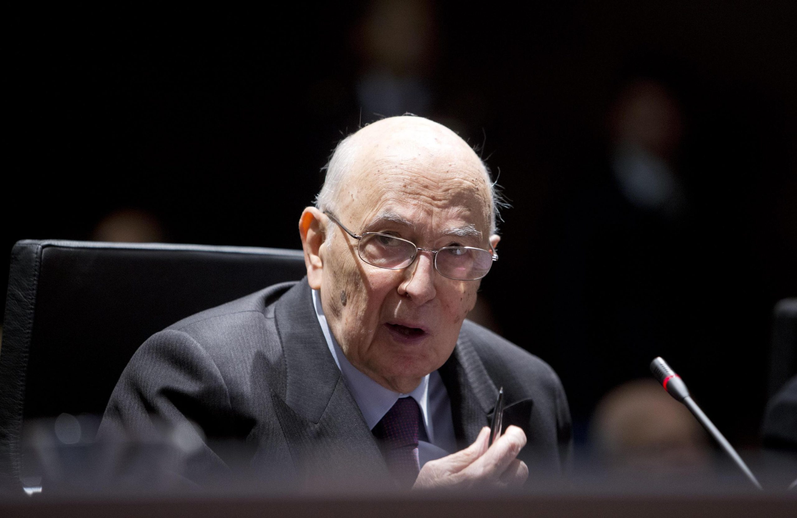 Napolitano, il Cav. convitato di pietra