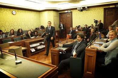 Pizzini, espulsioni, decreti. Le vergogne della politica