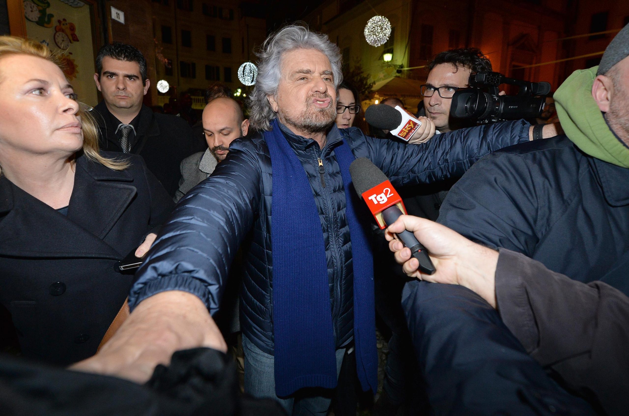 Il M5S espelle i dissidenti. Il partito va in pezzi Il M5S espelle i dissidenti. Il partito va in pezzi