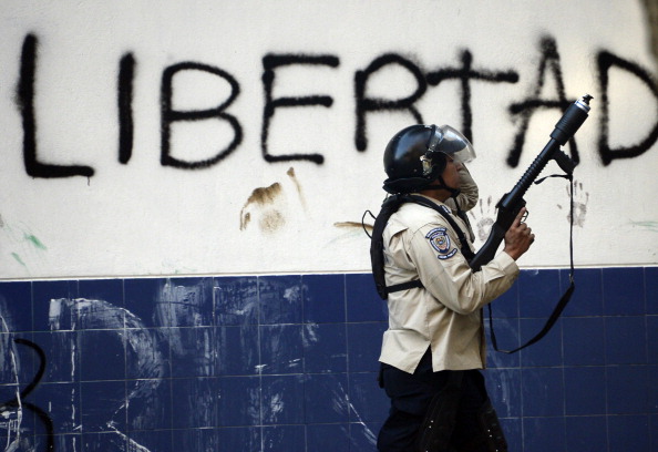 Venezuela, killer incappucciati al servizio di Maduro