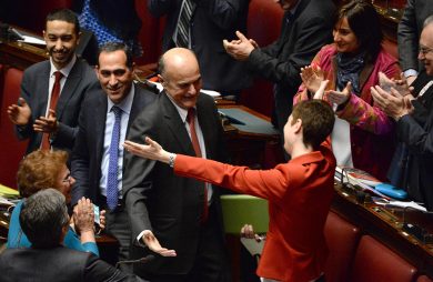 Bersani torna alla Camera e altre foto del giorno, 25.2.2014